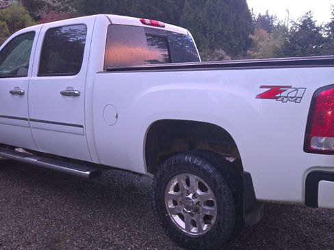 Used 2012 GMC Sierra 2500 Denali w/ Suspension Package, Off-Road image 8