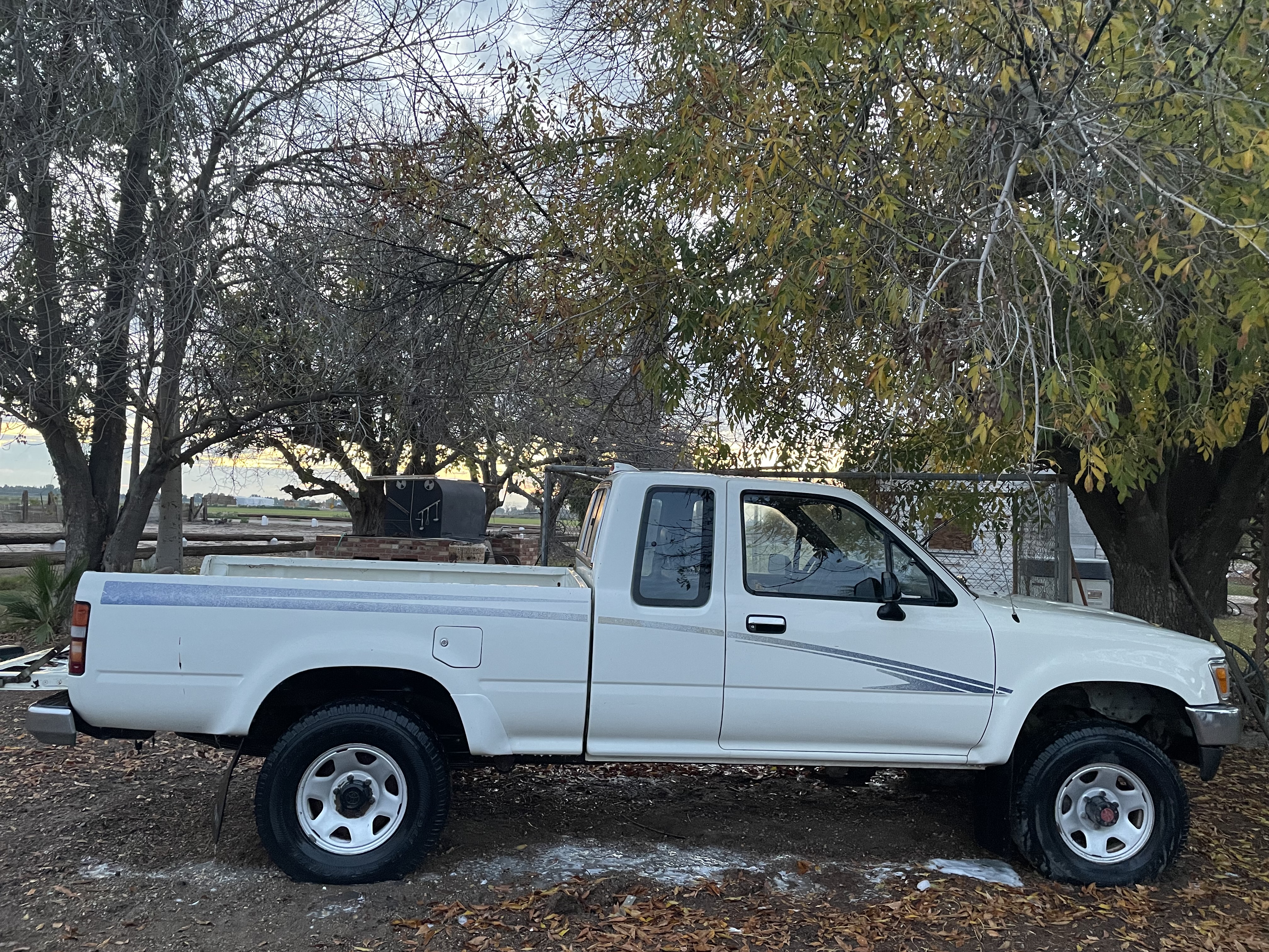 Used 1994 Toyota Pickup DX AWD/4WD image 1