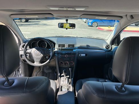 Used 2004 MAZDA MAZDA3 s w/ Moonroof & 6-CD Pkg image 6