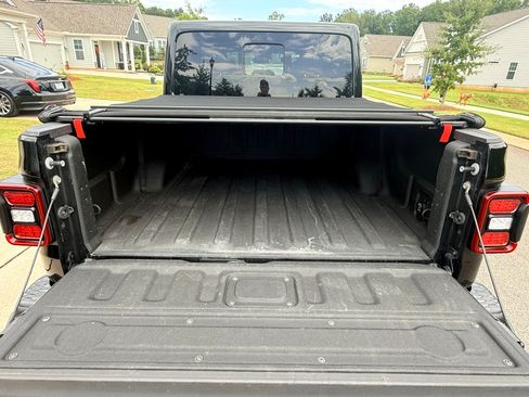 Used 2020 Jeep Gladiator Rubicon AWD/4WD image 15