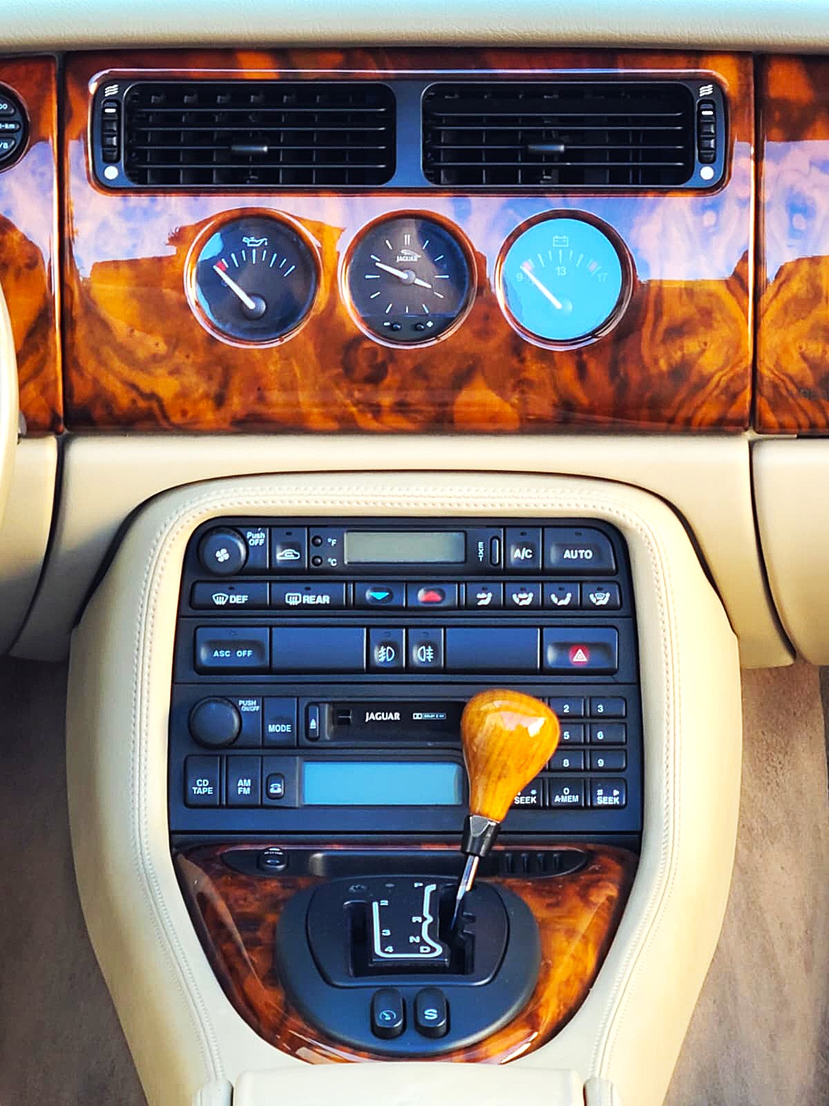 Used 1998 Jaguar XK8 Convertible RWD image 18