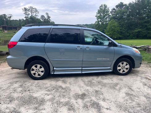 Used 2008 Toyota Sienna LE FWD image 10