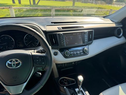 Used 2018 Toyota RAV4 Limited image 14