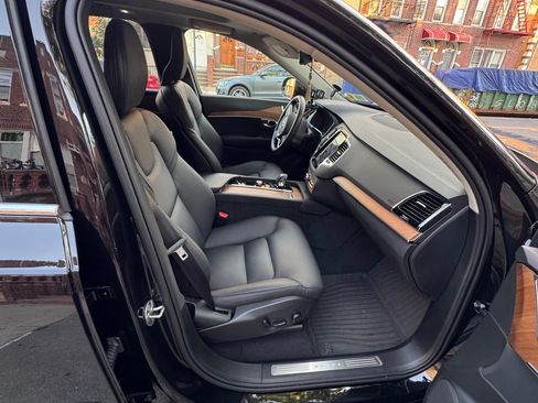 Used 2025 Volvo XC90 B5 Plus AWD/4WD image 13
