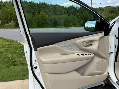Used 2018 Nissan Murano SV FWD image 20