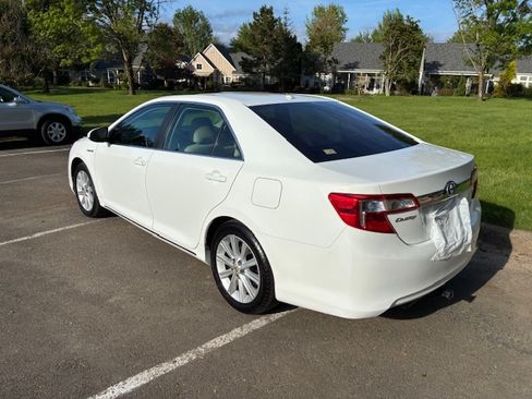 Used 2012 Toyota Camry XLE w/ Leather Pkg FWD image 4