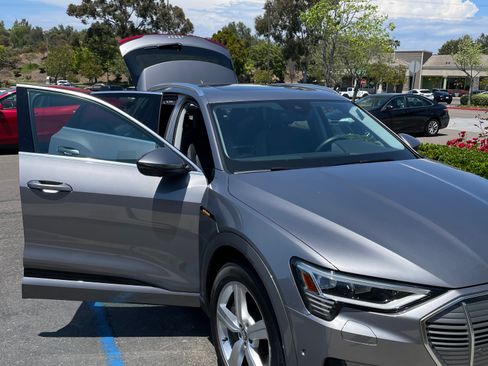 Used 2019 Audi e-tron Premium Plus AWD/4WD image 2