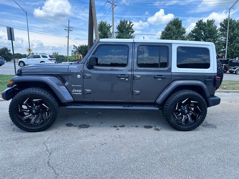Used 2020 Jeep Wrangler Unlimited Sahara w/ Dual Top Group AWD/4WD image 6