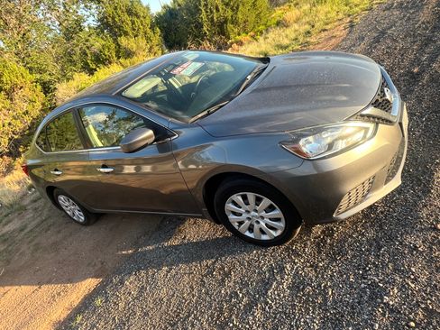 Used 2016 Nissan Sentra SV FWD image 2