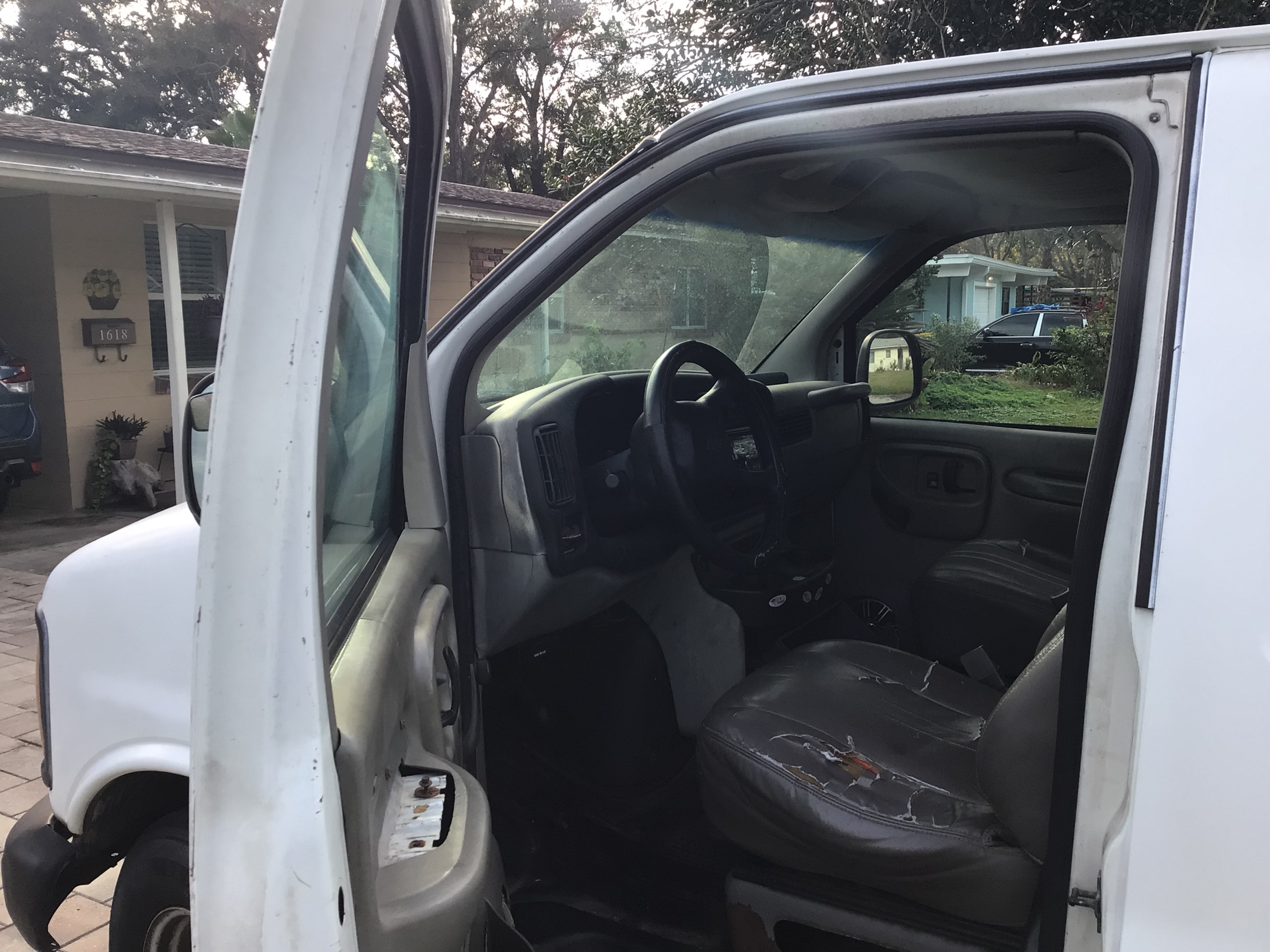 Used 2001 Chevrolet Express 1500 RWD image 13