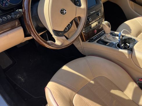 Used 2011 Maserati Quattroporte image 12