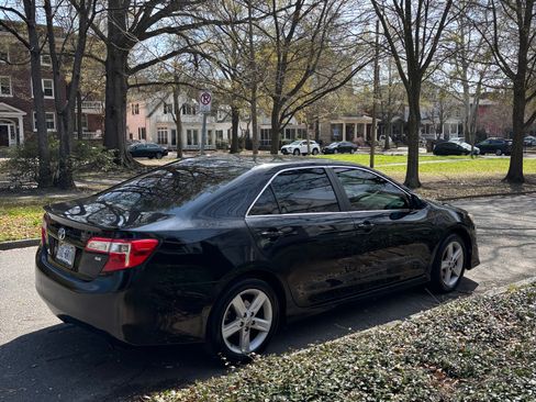 Used 2014 Toyota Camry SE image 5