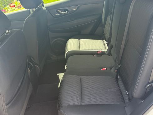 Used 2020 Nissan Rogue SV image 18