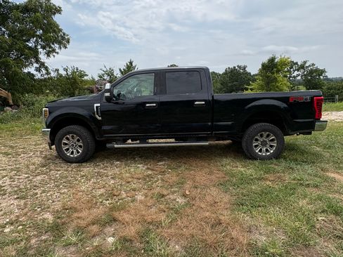 Used 2018 Ford F250 XLT w/ XLT Premium Package AWD/4WD image 4