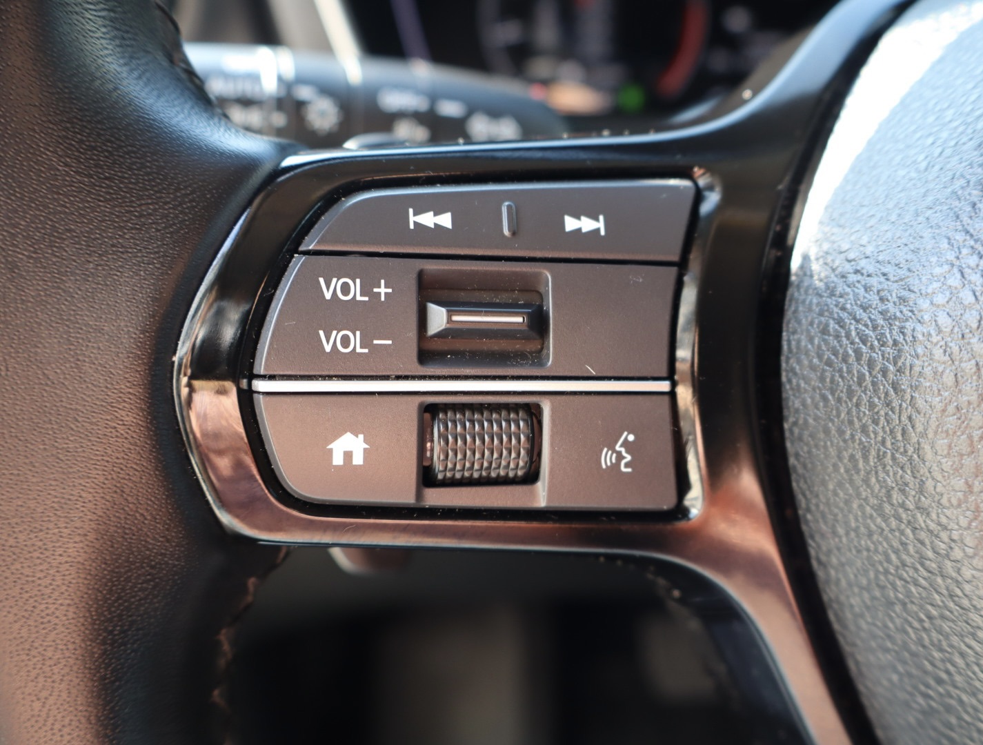 Used 2025 Honda Pilot Touring image 13