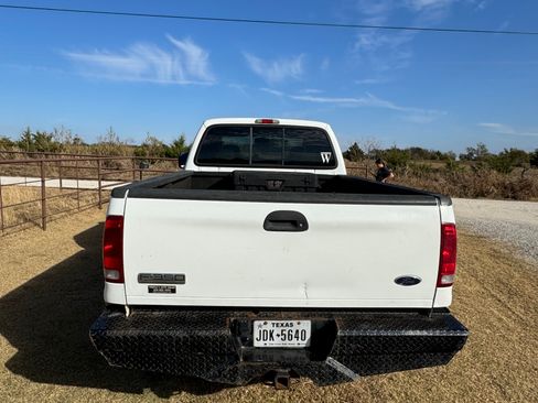 Used 2006 Ford F350 XLT image 4