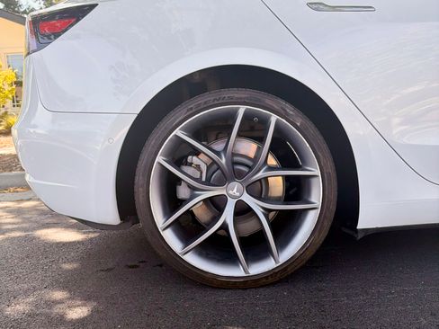 Used 2018 Tesla Model 3 Mid Range RWD image 14