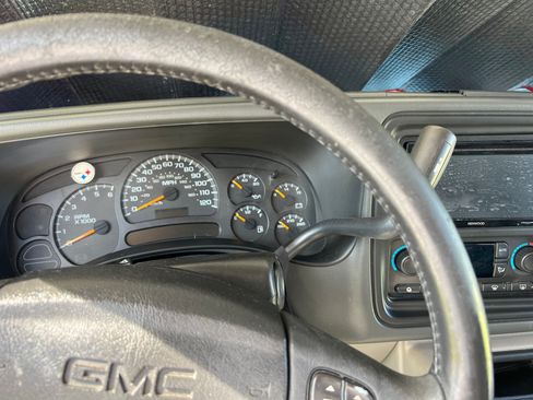 Used 2005 GMC Yukon XL SLT w/ SLT Preferred Equipment Group RWD image 15