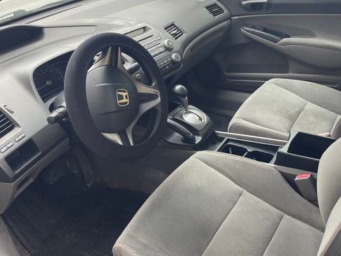 Used 2010 Honda Civic DX-VP image 5
