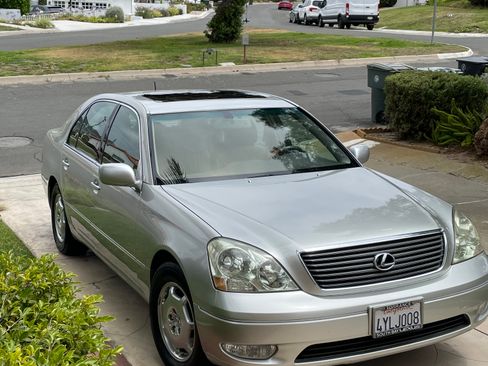 Used 2002 Lexus LS 430 RWD image 1