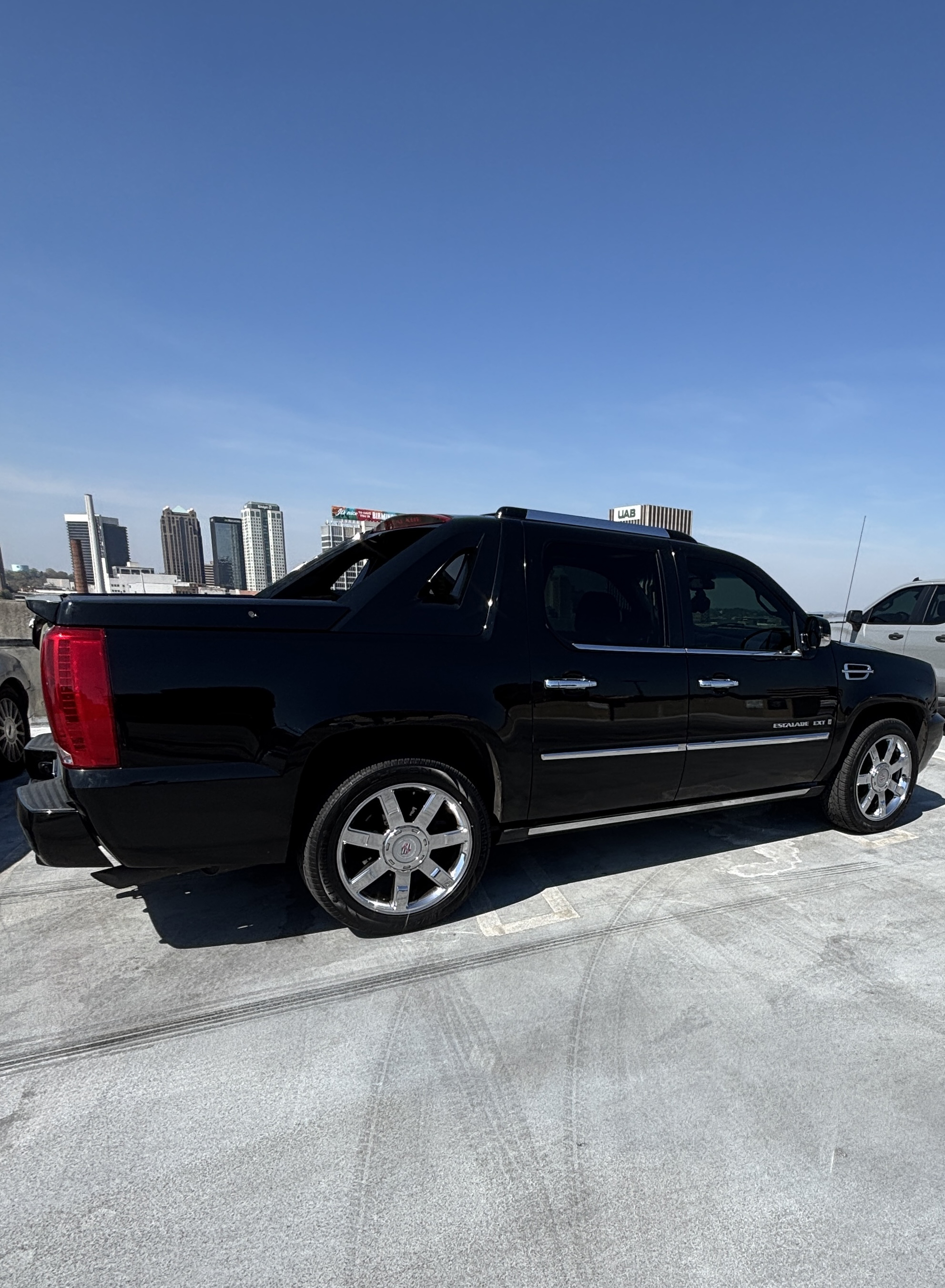 Used 2007 Cadillac Escalade EXT w/ Information Package AWD/4WD image 4