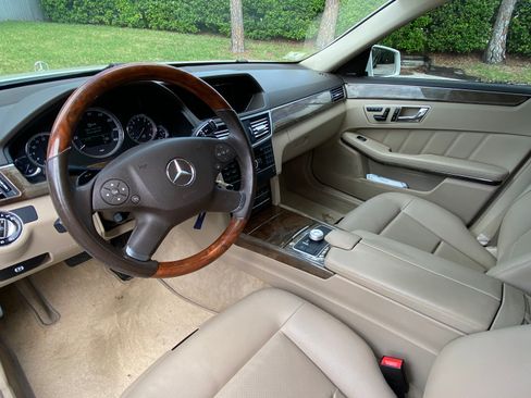 Used 2010 Mercedes-Benz E 350 4MATIC Sedan image 6