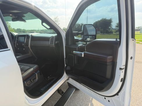 Used 2017 Ford F350 Platinum w/ FX4 Off-Road Package AWD/4WD image 26