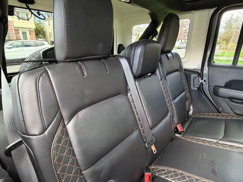 Used 2020 Jeep Wrangler Unlimited Sahara image 9