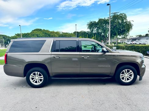 Used 2016 Chevrolet Suburban LT RWD image 4