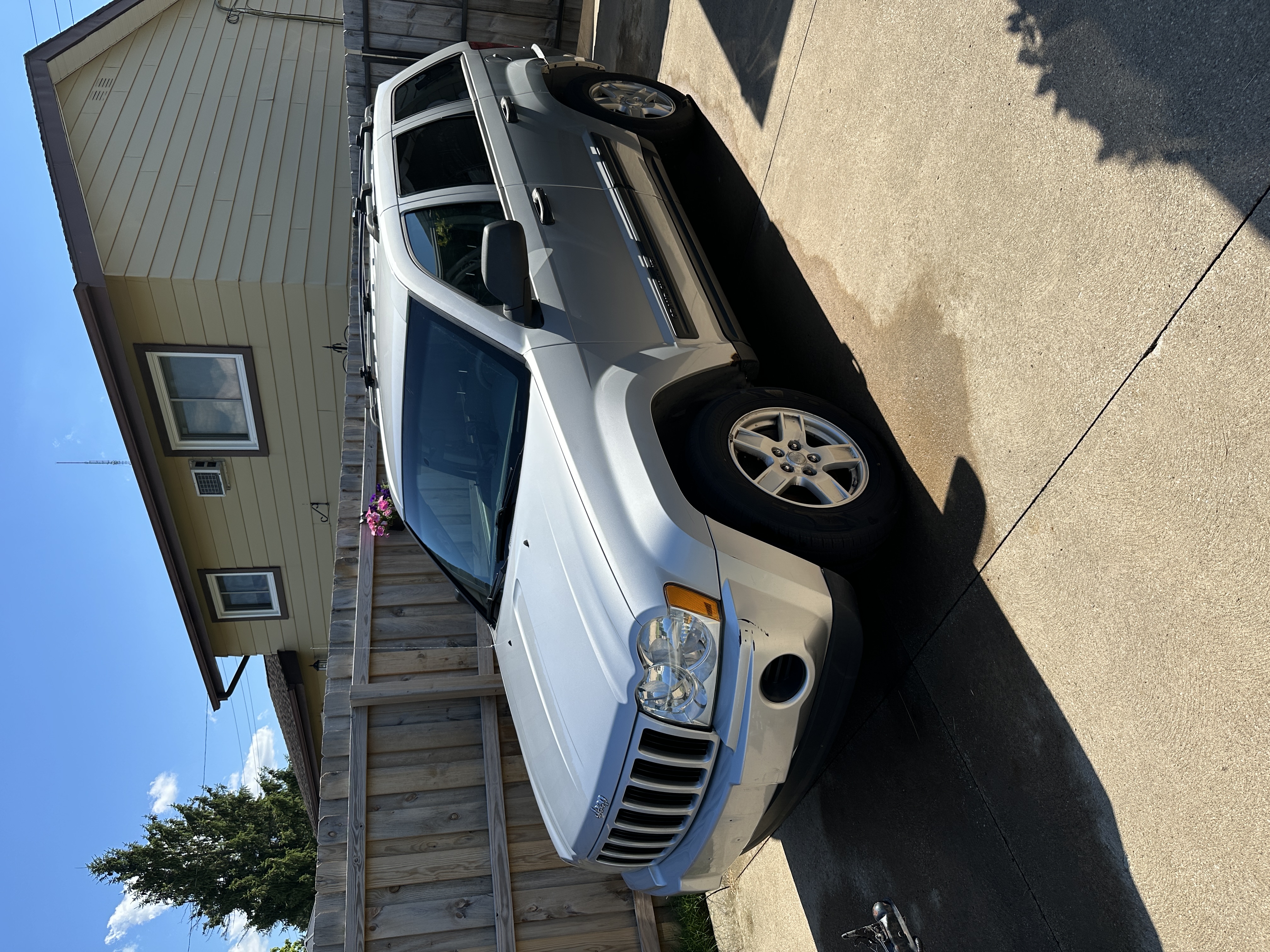 Used 2005 Jeep Grand Cherokee Laredo w/ Cargo Convenience Group AWD/4WD image 5
