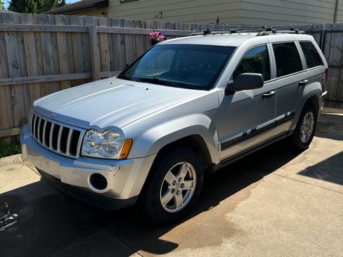 Used 2005 Jeep Grand Cherokee Laredo w/ Cargo Convenience Group AWD/4WD image 5