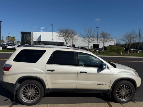 Used 2011 GMC Acadia SL w/ Preferred Package image 6