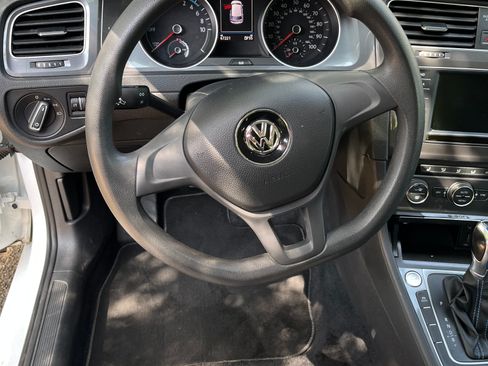 Used 2016 Volkswagen e-Golf SE w/ DC Fast Charging Package FWD image 17