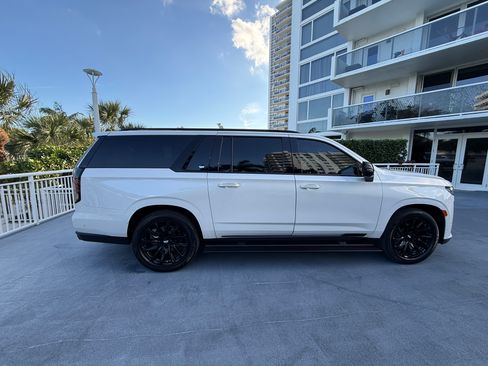 Used 2021 Cadillac Escalade ESV Sport Platinum w/ LPO, ONYX Package image 4