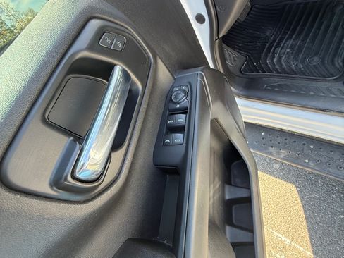 Used 2022 Chevrolet Silverado 1500 Custom w/ Safety Confidence Package image 11