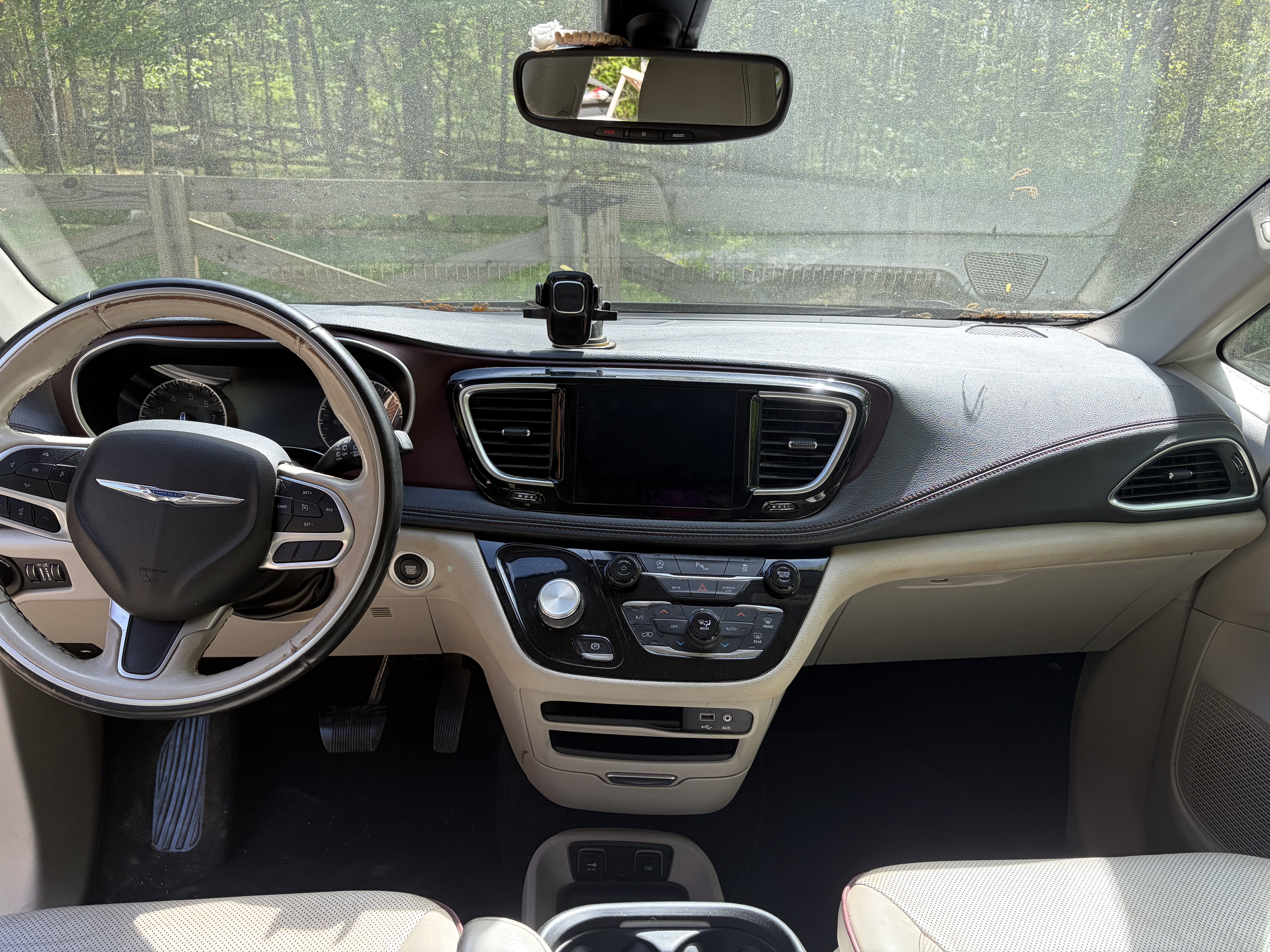 Used 2020 Chrysler Pacifica Limited FWD image 9