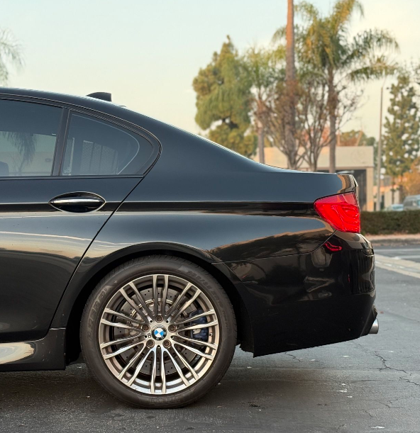 Used 2013 BMW M5 RWD image 11
