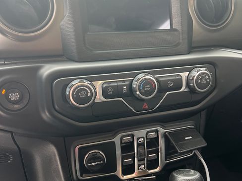 Used 2019 Jeep Wrangler Unlimited Sport S image 6