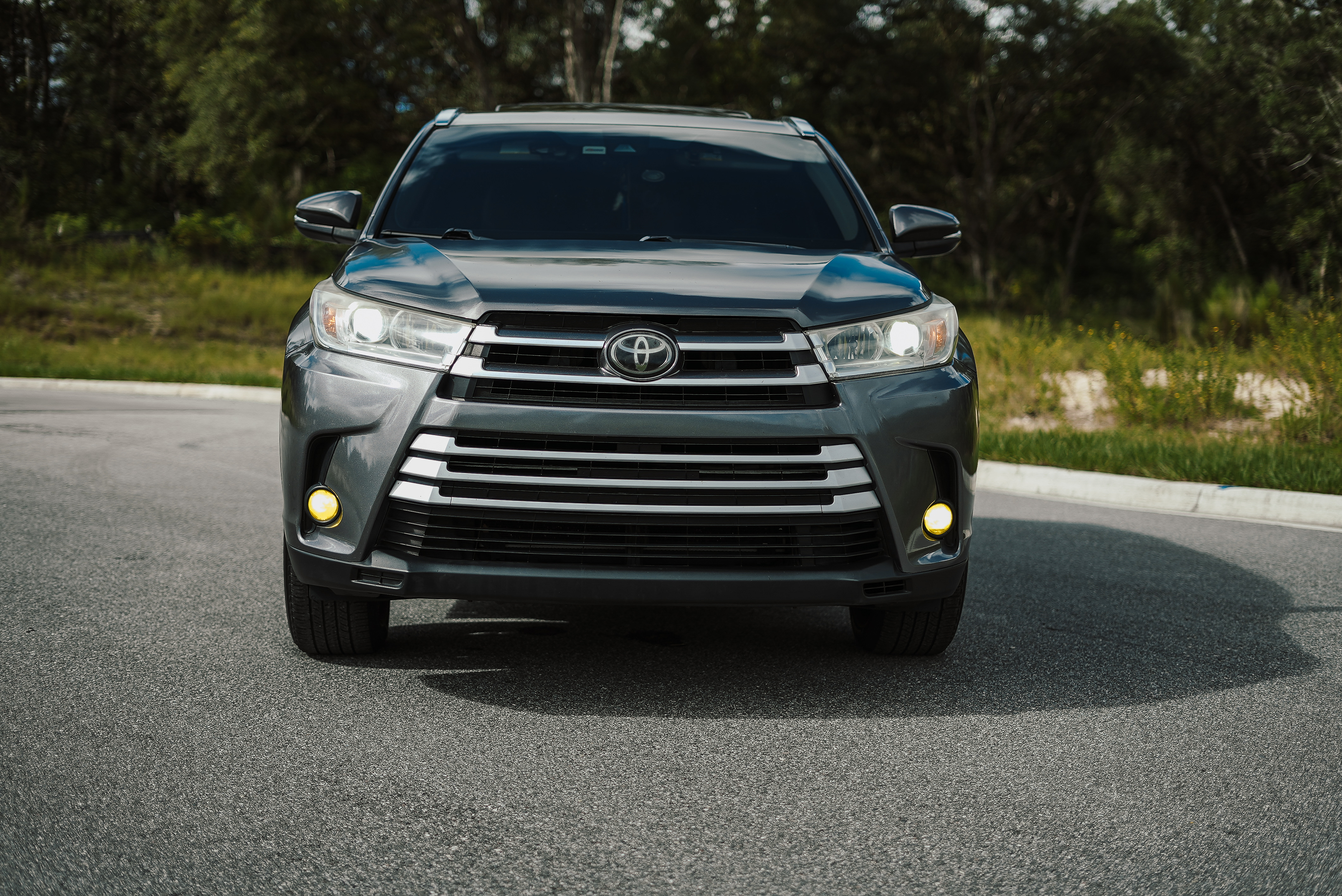 Used 2017 Toyota Highlander XLE FWD image 2