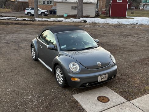 Used 2004 Volkswagen Beetle GLS image 2