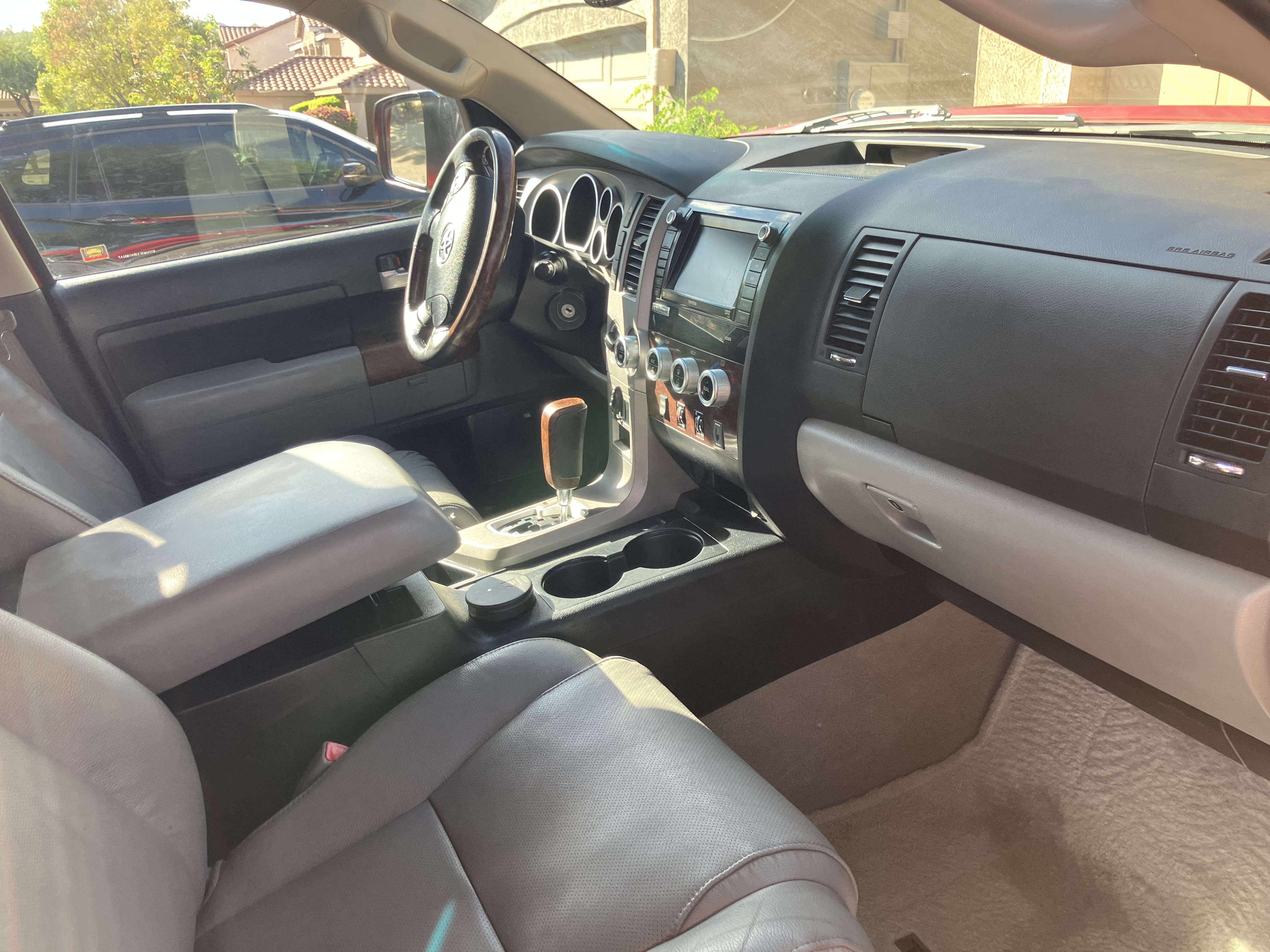 Used 2011 Toyota Tundra Limited w/ Platinum Pkg AWD/4WD image 6