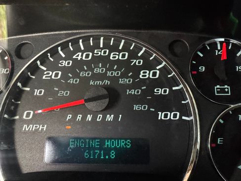 Used 2015 Chevrolet Express 2500 image 17