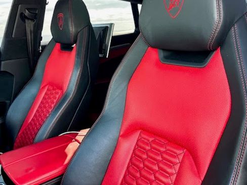 Used 2019 Lamborghini Urus image 12