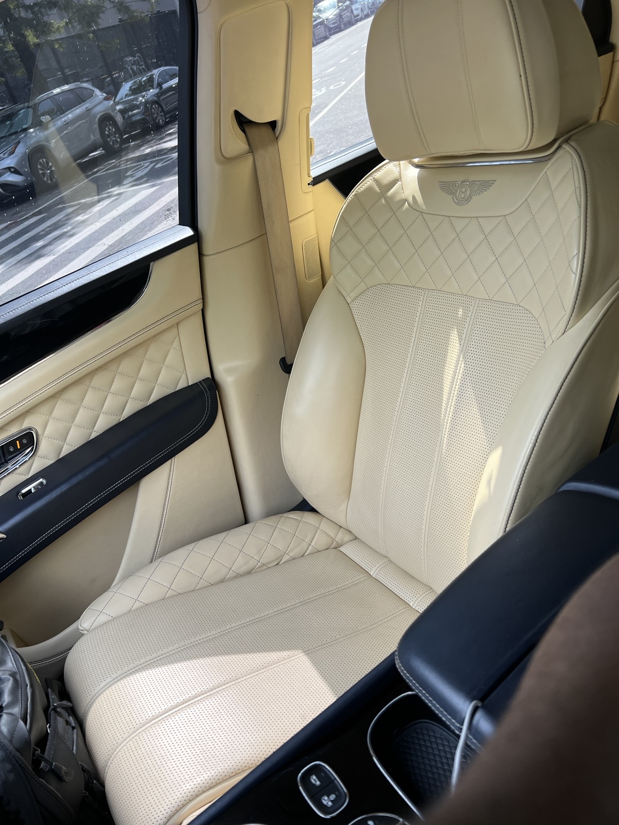 Used 2017 Bentley Bentayga AWD/4WD image 12