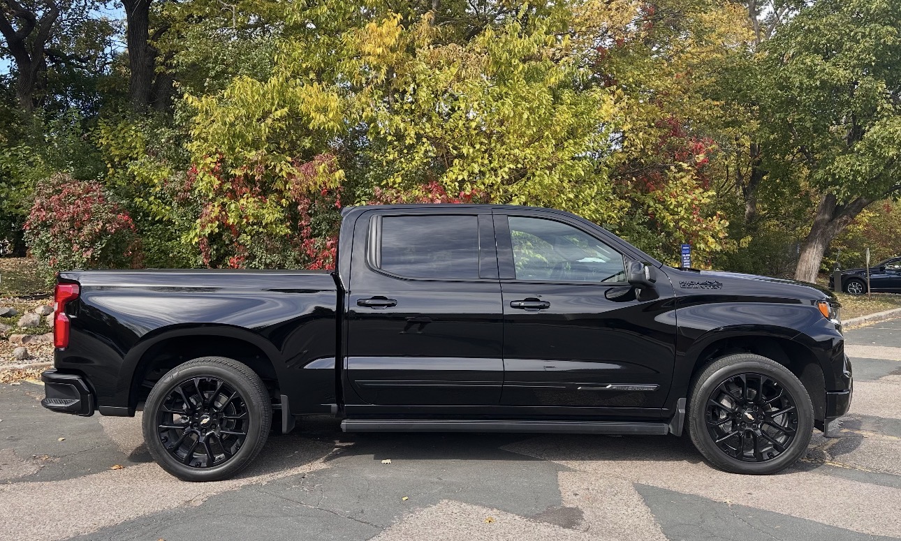 Used 2025 Chevrolet Silverado 1500 High Country w/ Midnight Edition AWD/4WD image 15