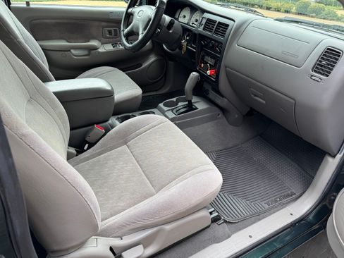 Used 2004 Toyota Tacoma PreRunner image 11