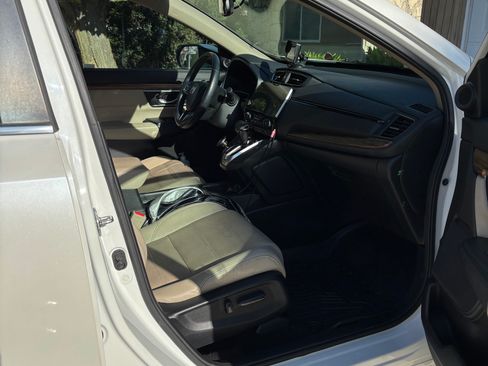 Used 2018 Honda CR-V Touring image 18