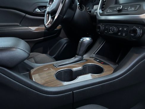 Used 2018 GMC Acadia SLE image 23