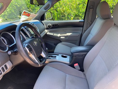 Used 2014 Toyota Tacoma PreRunner w/ SR5 Package RWD image 5