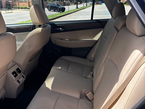 Used 2018 Subaru Outback 2.5i Limited AWD/4WD image 9